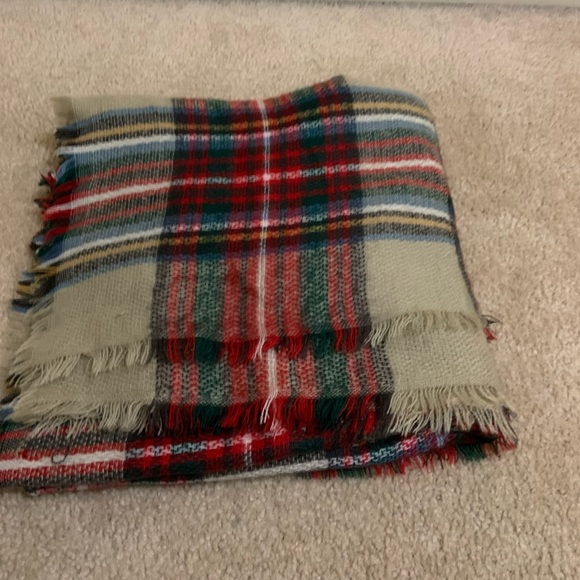 Womens scarf - Picture 3 of 3